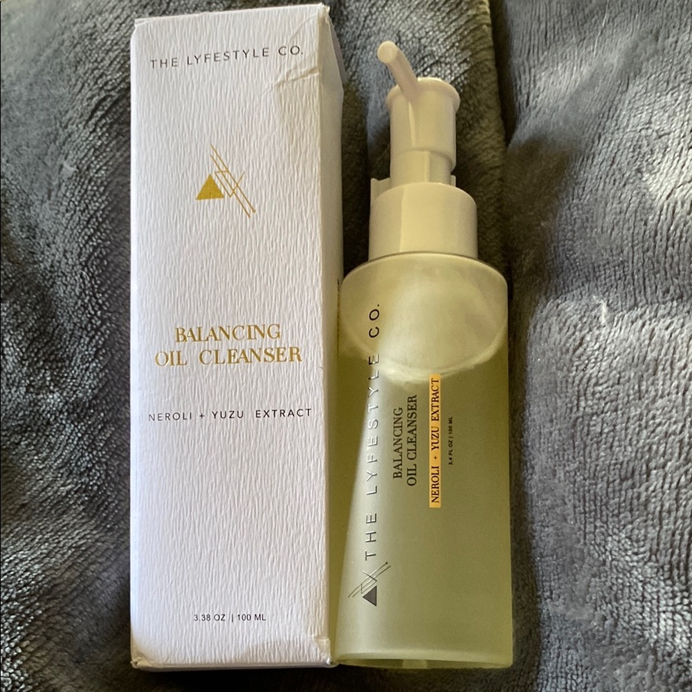 The Lylestyle Co. Balancing Oil Cleanser 3.38 oz NWOB